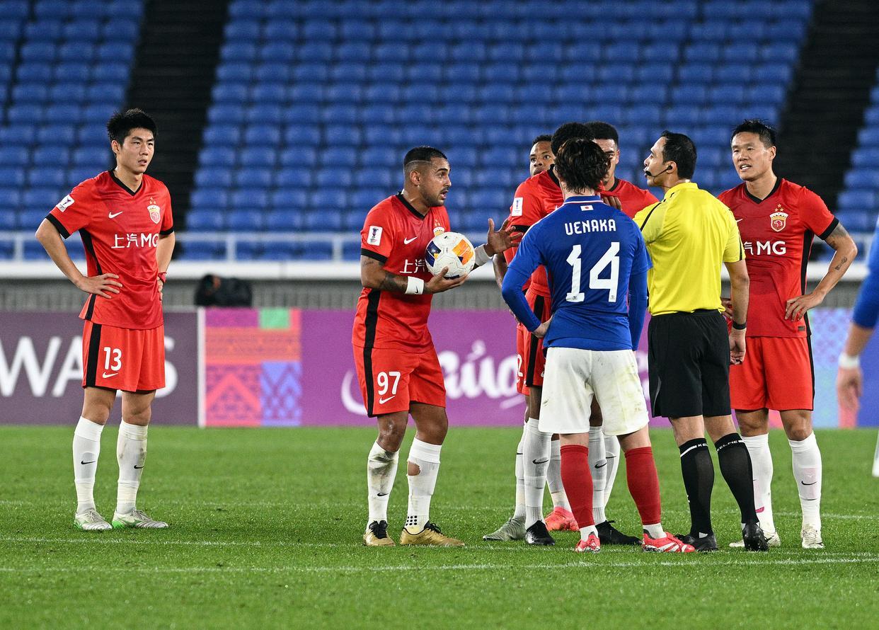 大胜在望！球队依凭出色表现确保下轮晋级