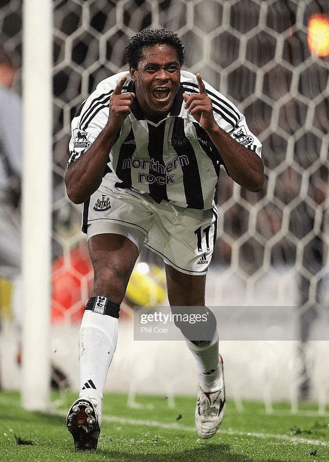 荷兰传奇球员在退役仪式展现风采