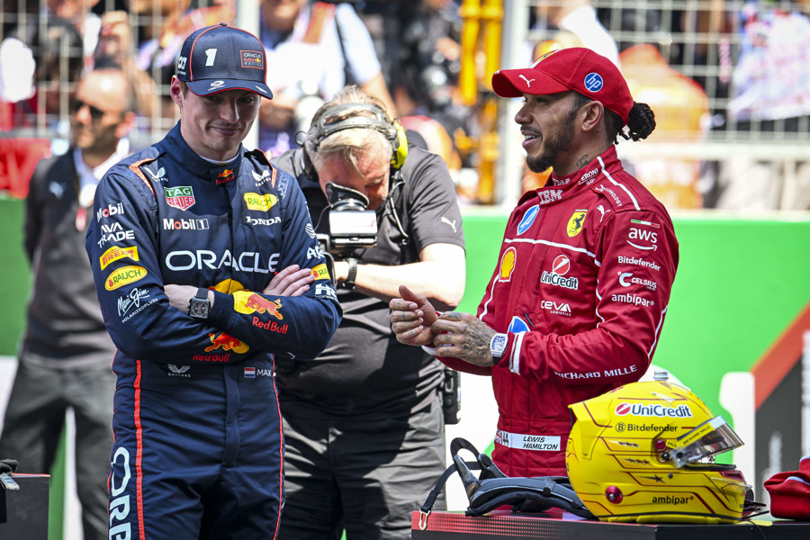 哈斯车队逆转梅赛德斯，汉密尔顿扛起全队