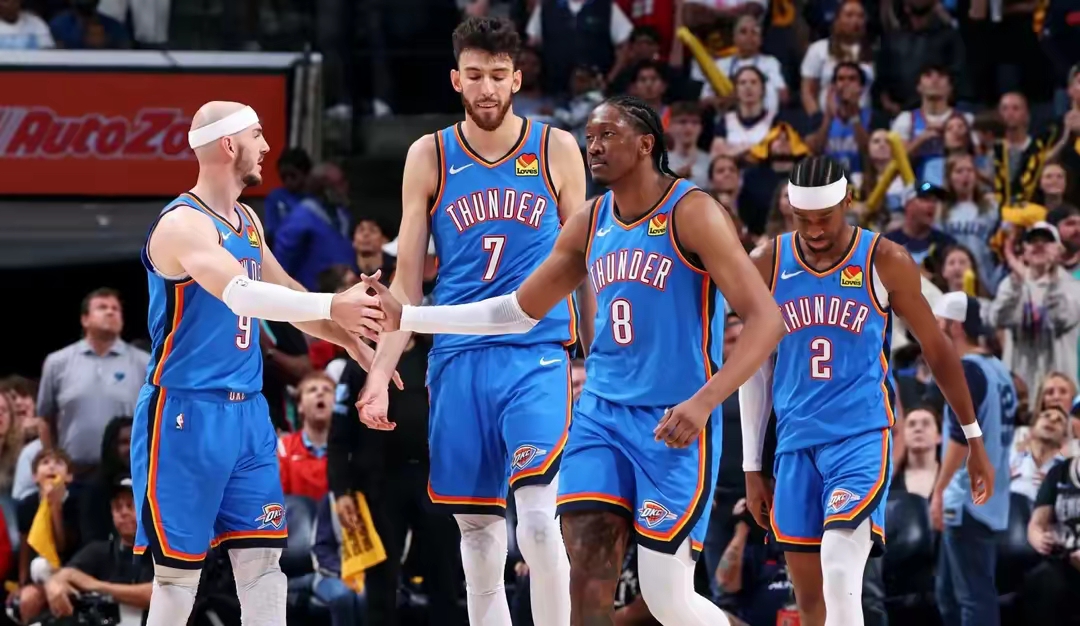 76人碾压雷霆,保罗统治全场 76人碾压雷霆,保罗统治全场