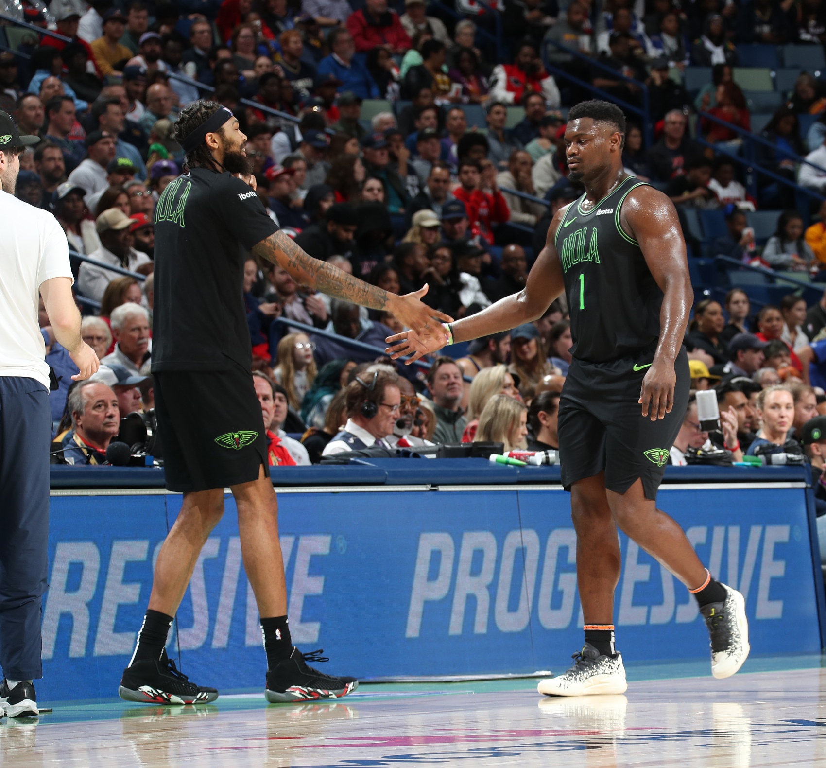 马刺碾压勇士，锡安状态火热