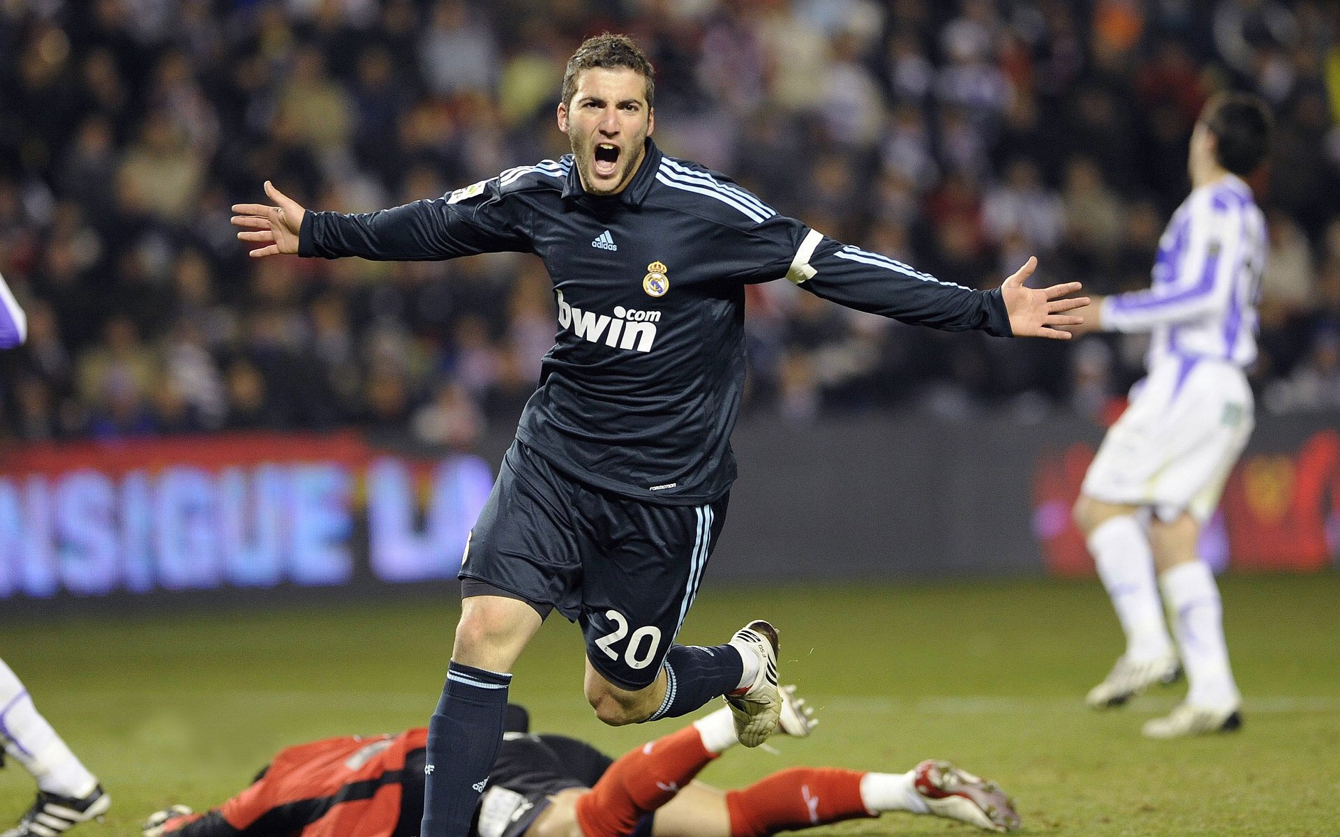 格纳布里惊艳四座，德国战车完胜阿森纳的战术启示