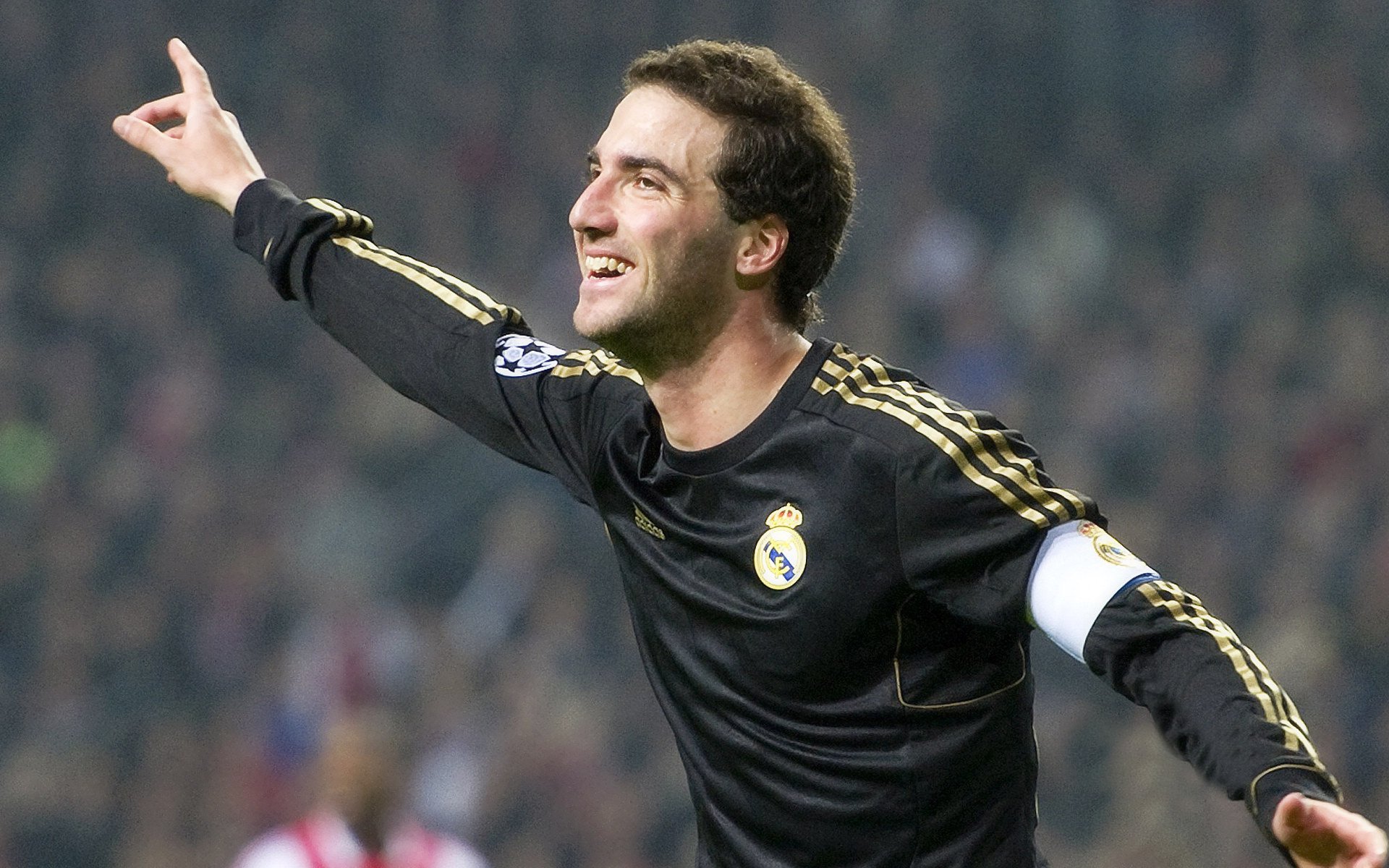 比利时铁骑横扫尤文，托尼·克罗斯状态火热诠释中场艺术